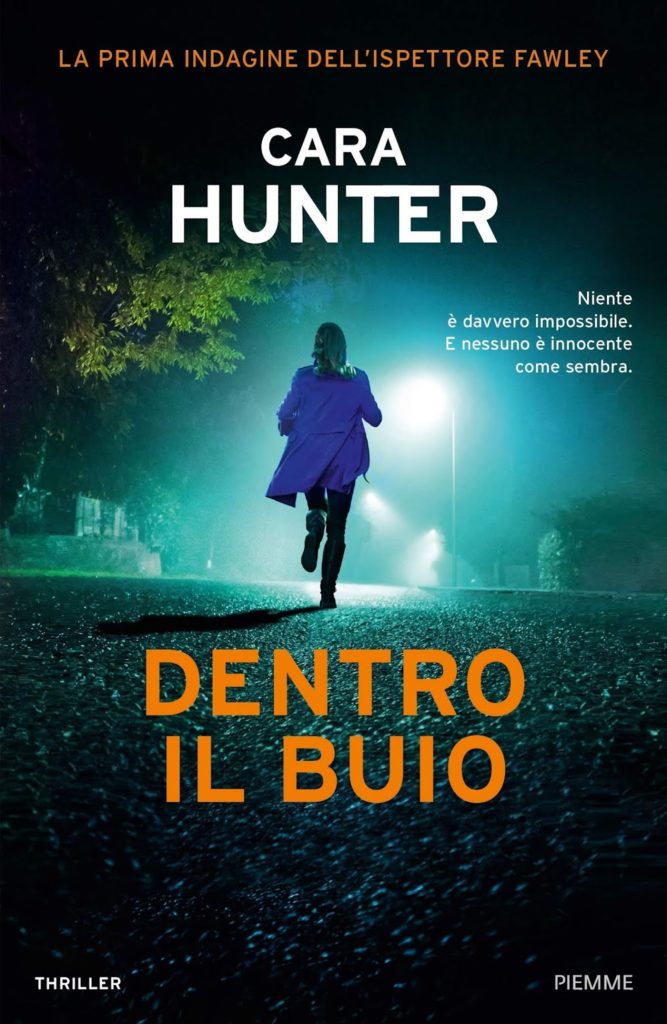 Book Cover: Dentro il buio di Cara Hunter - SEGNALAZIONE